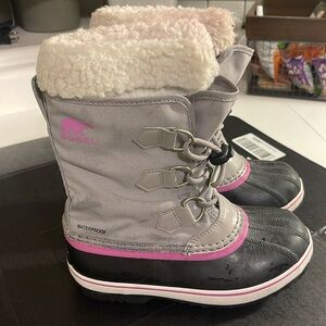 EUC! Sorel Yoot PAC Nylon WP. Waterproof. Youth 1